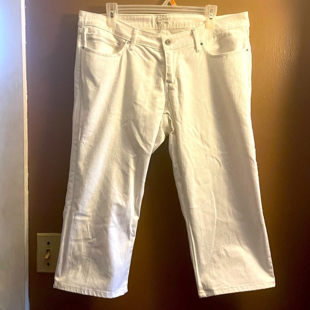 Levi’s Gold Curve 35; 18M ; Ankle Jeans; Color:White